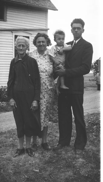 1938_4_generations_GrLynch_GrKahnke_HerbK_w_BernardKahnke