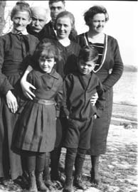1922_GreatGGLynch_w_Aunt_Rosie_and_GGKahnke_w_Marion_and_Herb