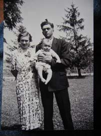 1938 Baby Bernard Kahnke_w_his_folks