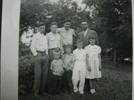 1953_05_Herb_Kahnke_w_his_first_7_of_ten_kids