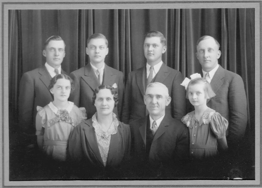 1936 Peter and Edith and Children