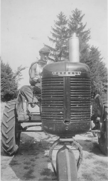 1940_Gene_on_Btractor