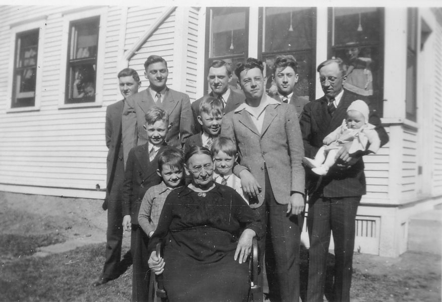 1942_GrandmaStangler_and_grandsons