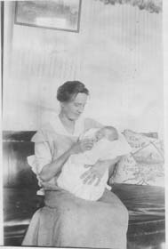 1921_Eugene_w_Mother_Edith