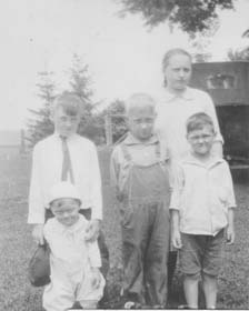 1922_Miller_boys_w_AuntMarieS