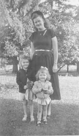 1948_Mary_Miller_w_daughters